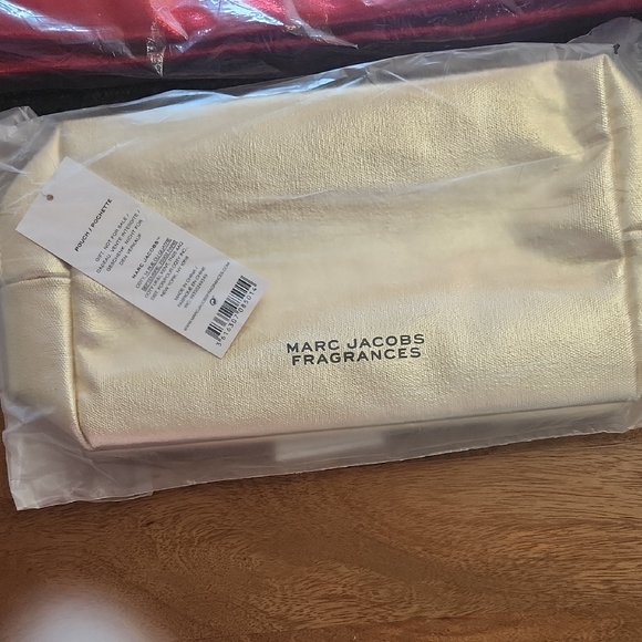 Daisy Marc Jacobs Red Tote with Marc Jacobs Fragrance Gold Pouch - Picture 2 of 3